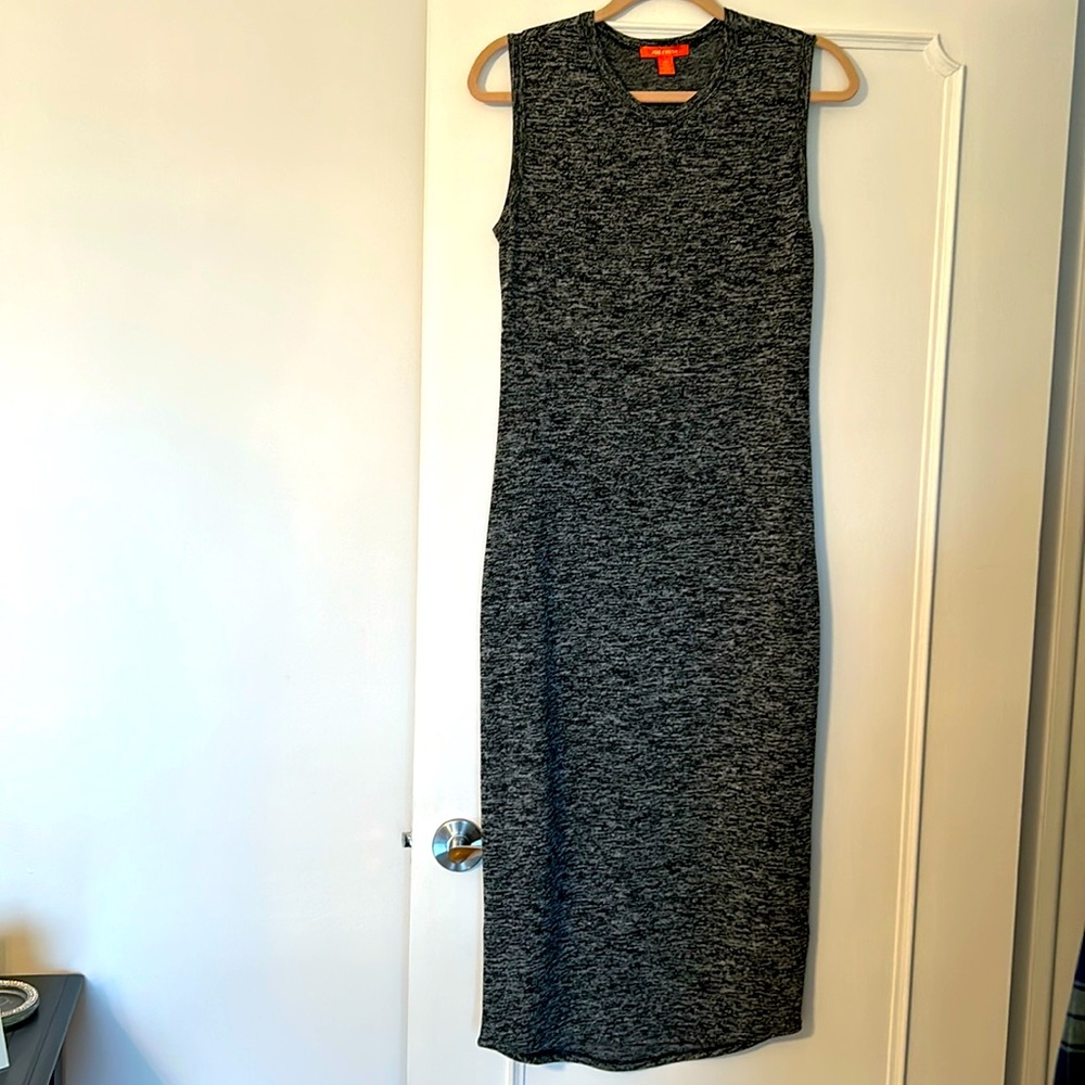 Sleeveless maxi knit dress
